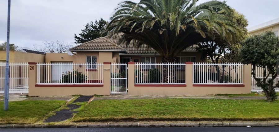 To Let 4 Bedroom Property for Rent in Thornton Western Cape